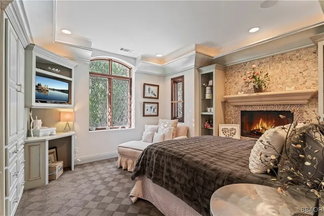 $4,500,000 | 207 Blue Lake Road, Lake Arrowhead, CA 92352