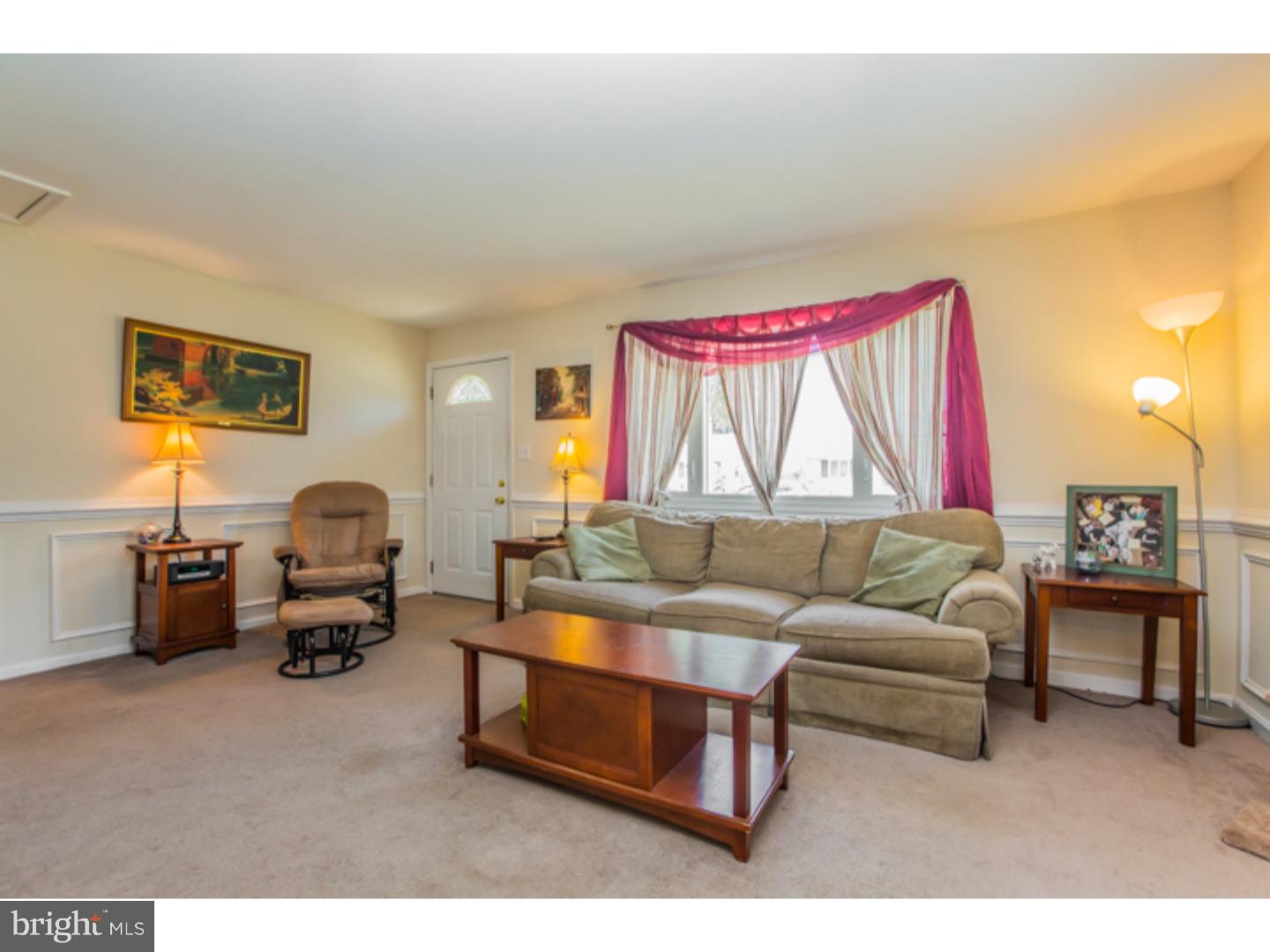 934 Mt Road Burlington, NJ 08016 - Photo 6 of 25 Living Room