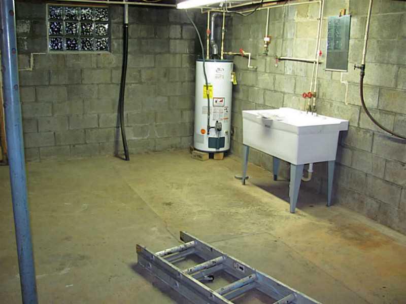 1052 Butler Road Kittanning, PA 16201 - Photo 19 of 22 Basement/Game Room.