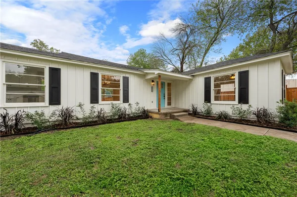 a view of a entryway door of the house