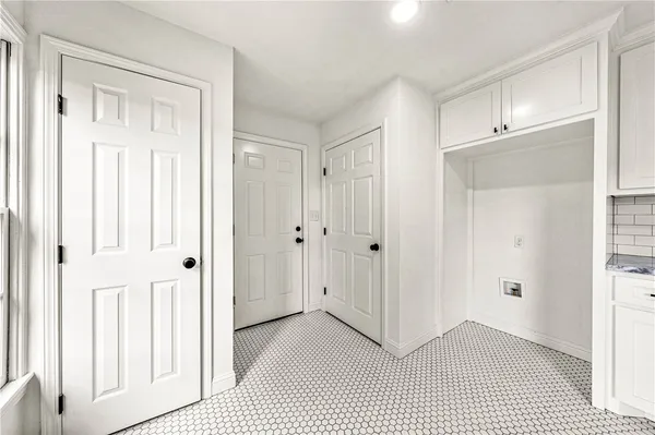 a view of a livingroom with a ceiling fan and wooden floor