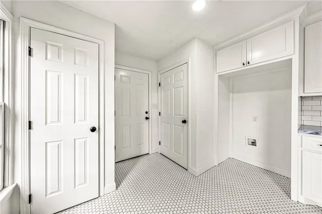a view of a livingroom with a ceiling fan and wooden floor