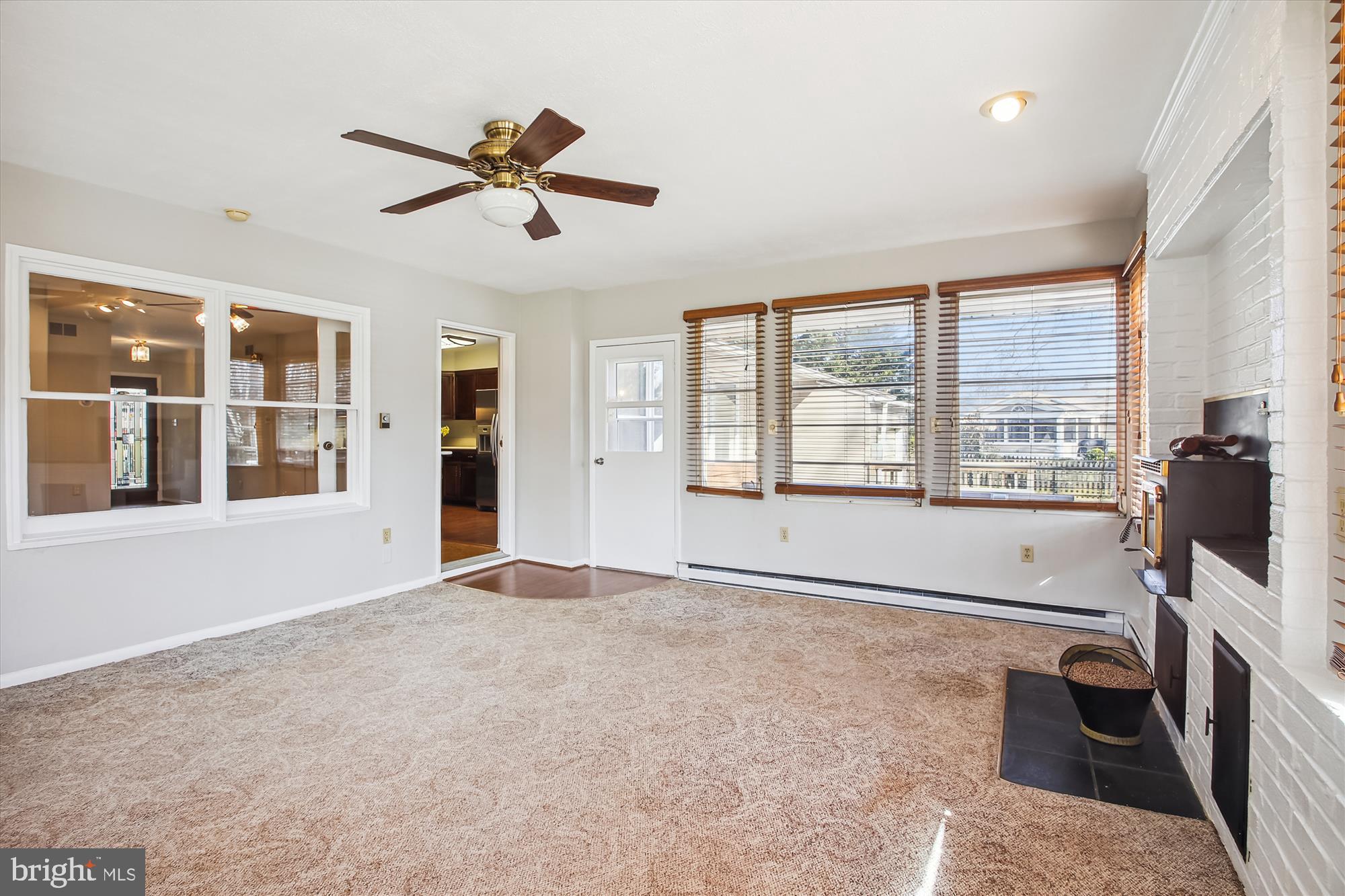 86 Milburn Circle Pasadena, MD 21122 - Photo 16 of 51 Family/Sunroom