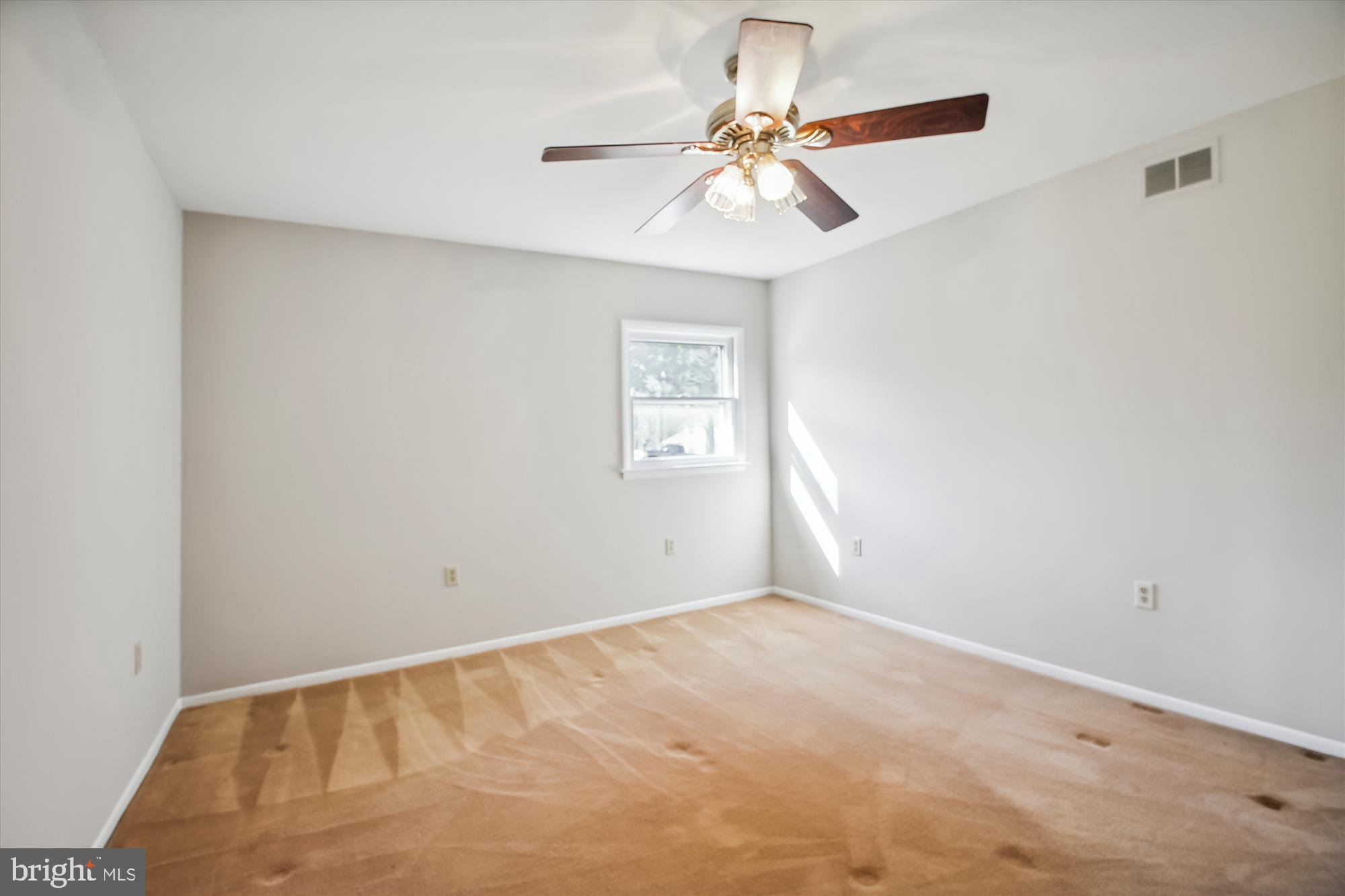 86 Milburn Circle Pasadena, MD 21122 - Photo 22 of 51 Primary Bedroom