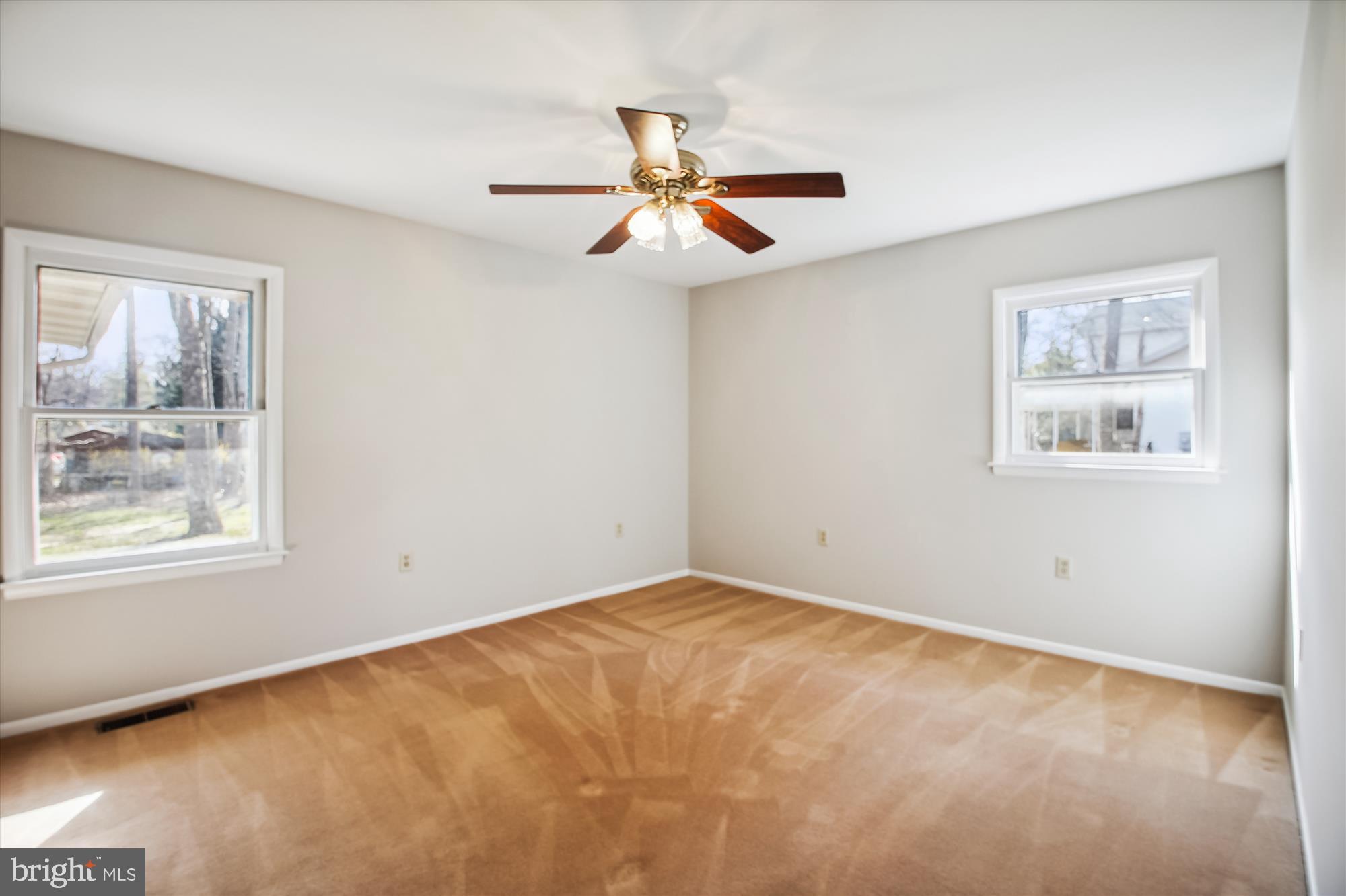 86 Milburn Circle Pasadena, MD 21122 - Photo 24 of 51 Primary bedroom