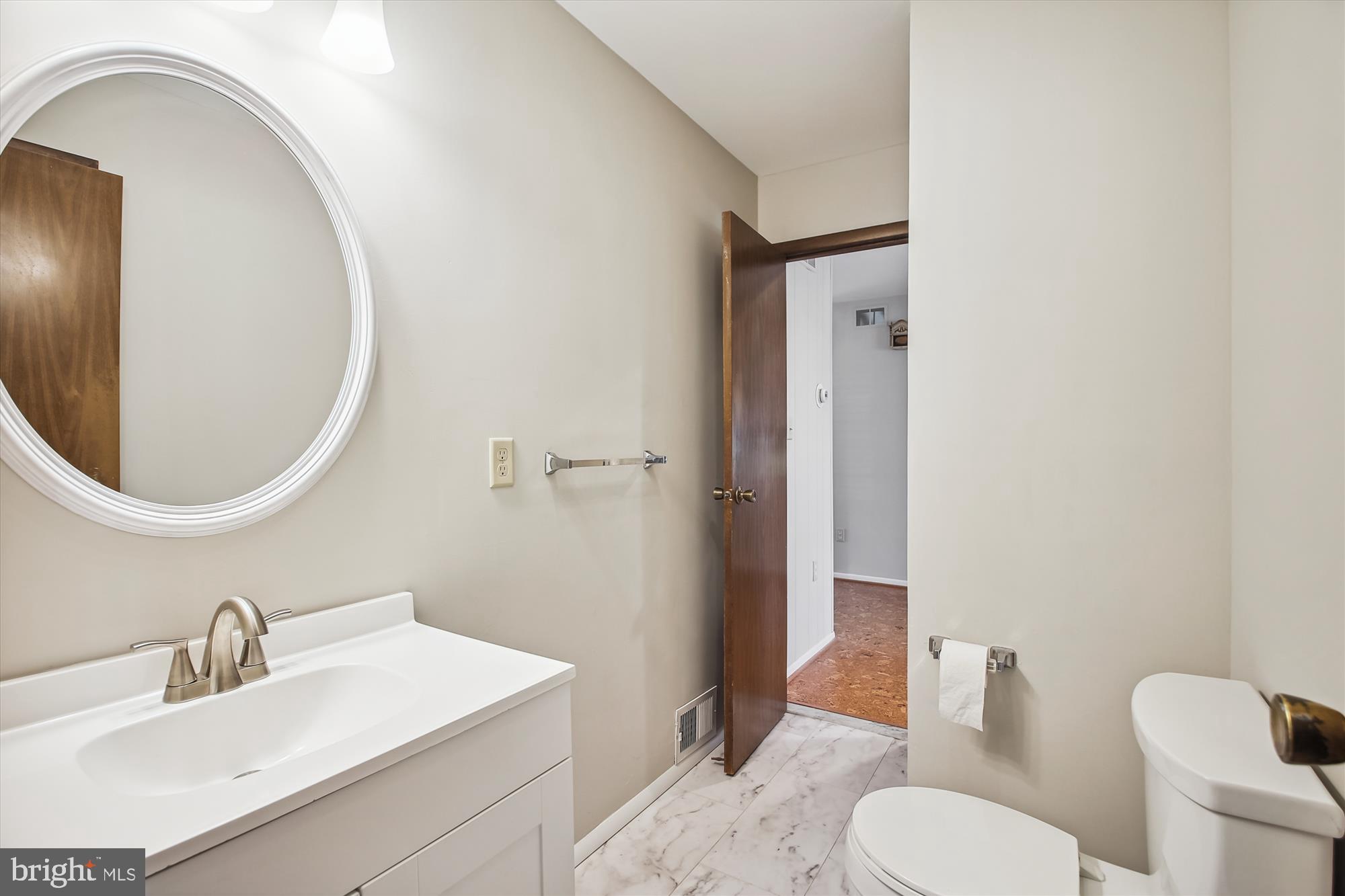 86 Milburn Circle Pasadena, MD 21122 - Photo 26 of 51 Primary bathroom