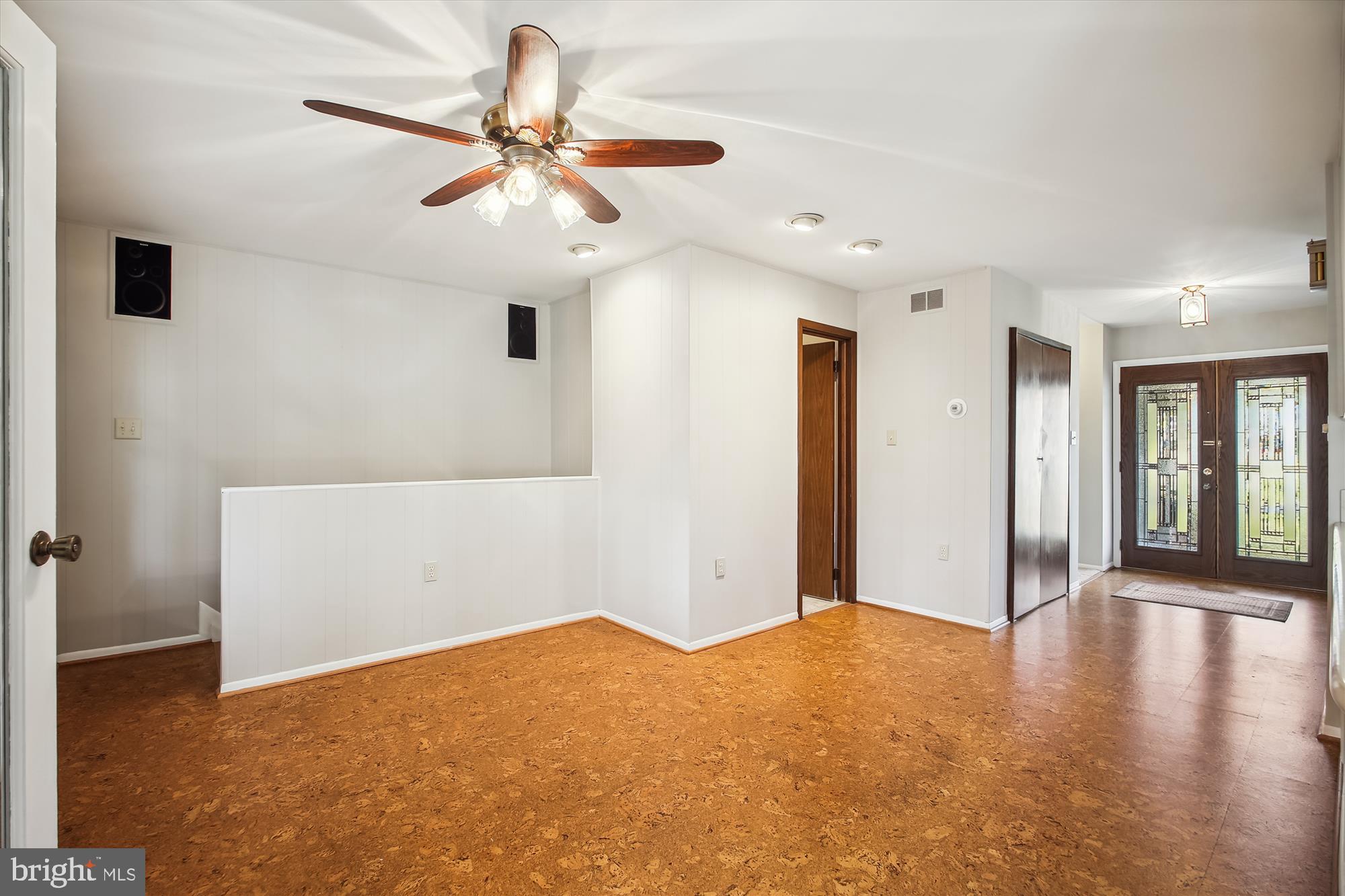 86 Milburn Circle Pasadena, MD 21122 - Photo 10 of 51 Breakfast/casual dining area