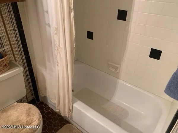 $320,000 | 145 West Woodcrest Drive, Jackson, MS 39212