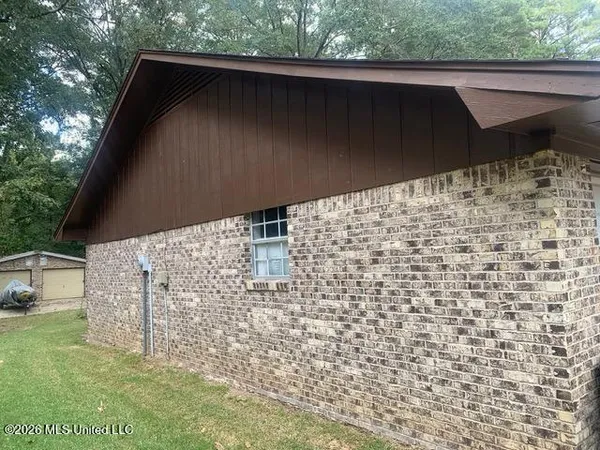 $320,000 | 145 West Woodcrest Drive, Jackson, MS 39212