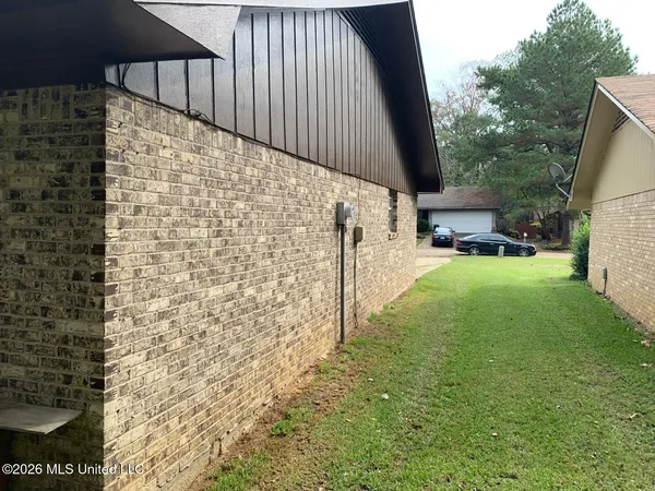 $320,000 | 145 West Woodcrest Drive, Jackson, MS 39212