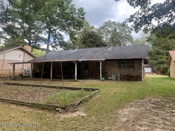 $320,000 | 145 West Woodcrest Drive, Jackson, MS 39212