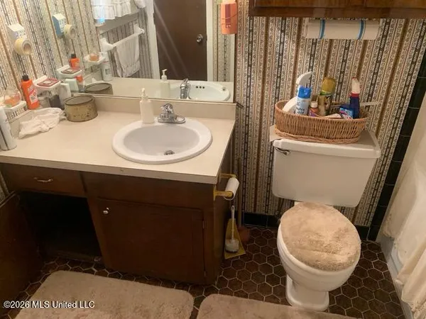 $320,000 | 145 West Woodcrest Drive, Jackson, MS 39212