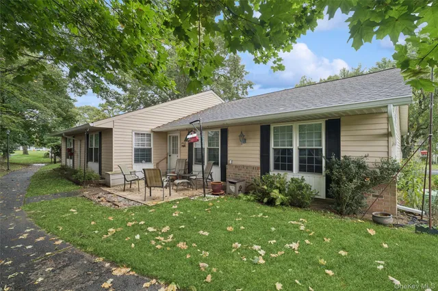 $400,000 | 474 Darwen Drive, Unit B, Ridge, NY 11961