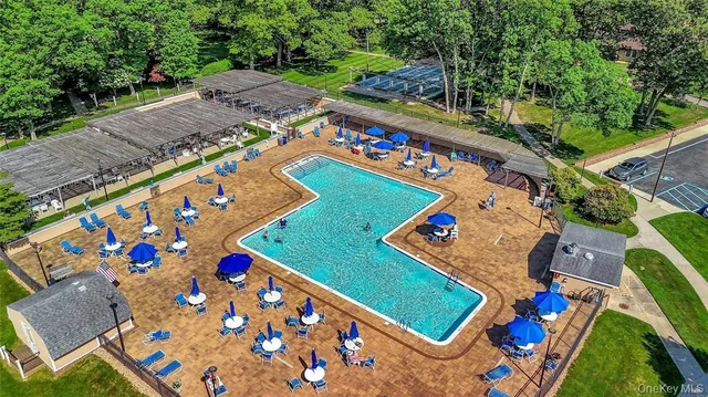 $400,000 | 474 Darwen Drive, Unit B, Ridge, NY 11961