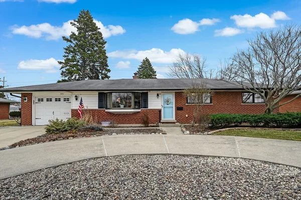 $475,000 | 571 Dara James Street, Des Plaines, IL 60016