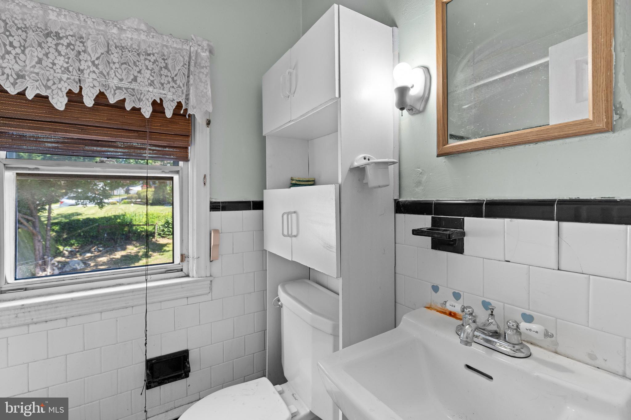 574 Edmondson Avenue Baltimore, MD 21228 - Photo 24 of 30 Full bathroom