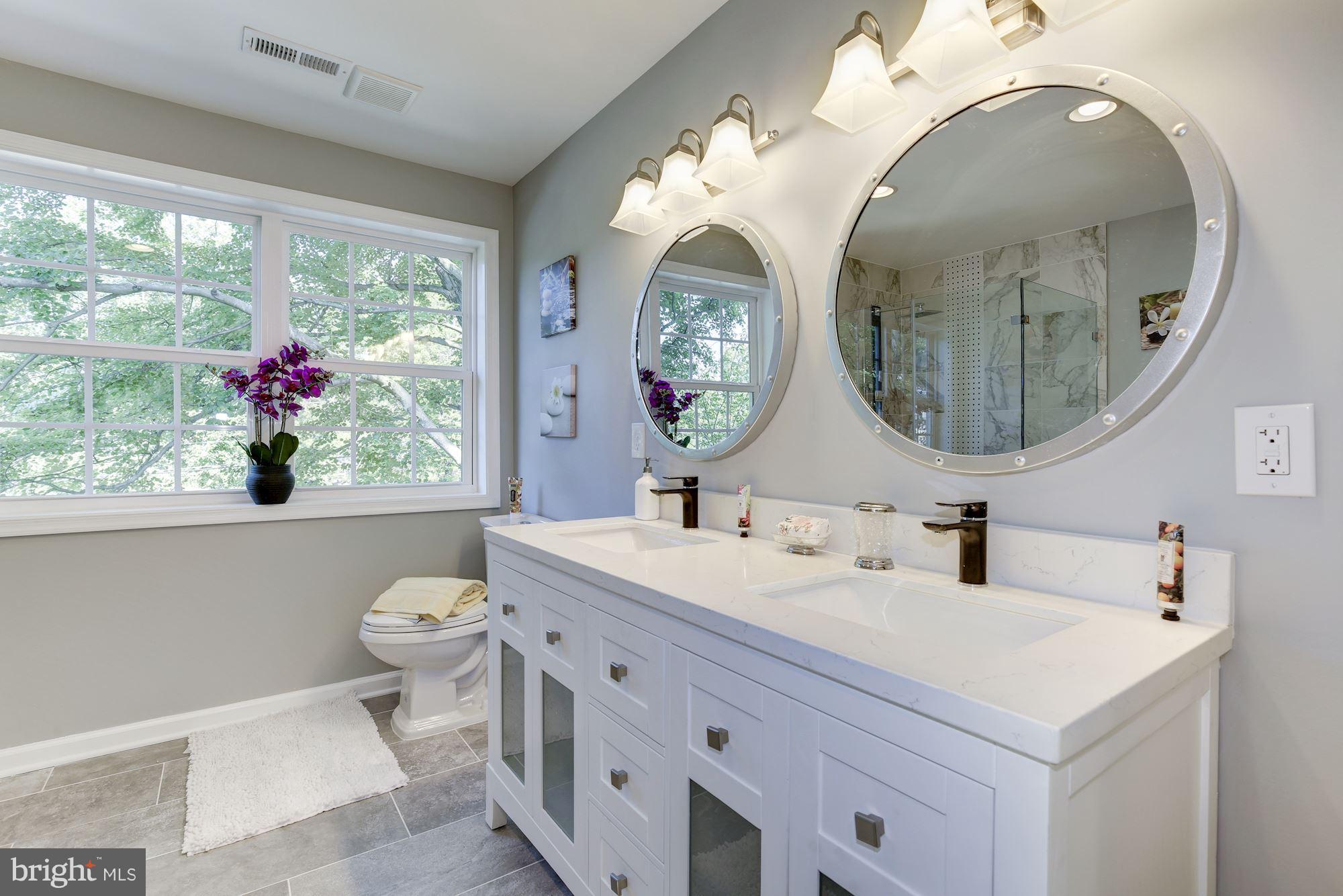 10503 Huntley Place Silver Spring, MD 20902 - Photo 17 of 29 Bath (Master)