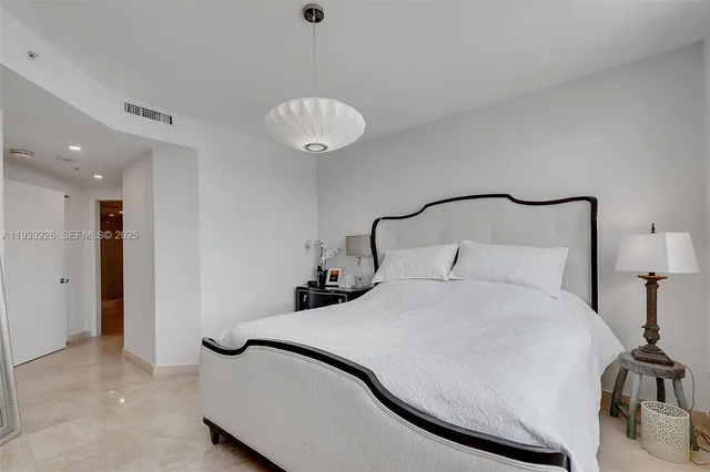 $4,000 | 848 Brickell Key Drive, Unit 1803, Miami, FL 33131