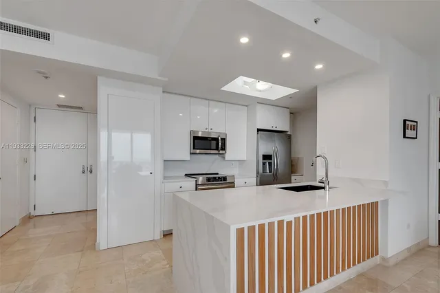 $4,000 | 848 Brickell Key Drive, Unit 1803, Miami, FL 33131