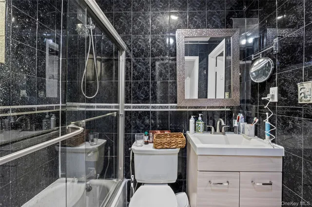 $6,000 | 18 South Drive, New Hyde Park, NY 11040