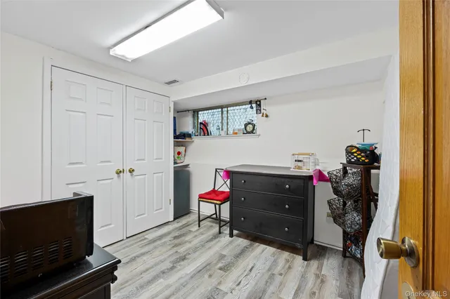 $6,000 | 18 South Drive, New Hyde Park, NY 11040