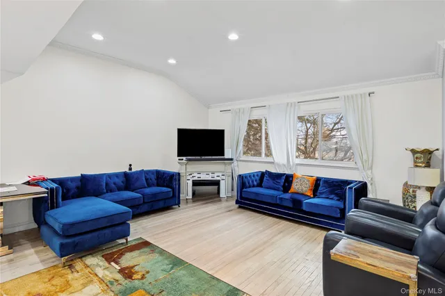 $6,000 | 18 South Drive, New Hyde Park, NY 11040