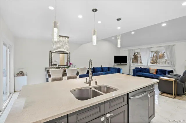 $6,000 | 18 South Drive, New Hyde Park, NY 11040