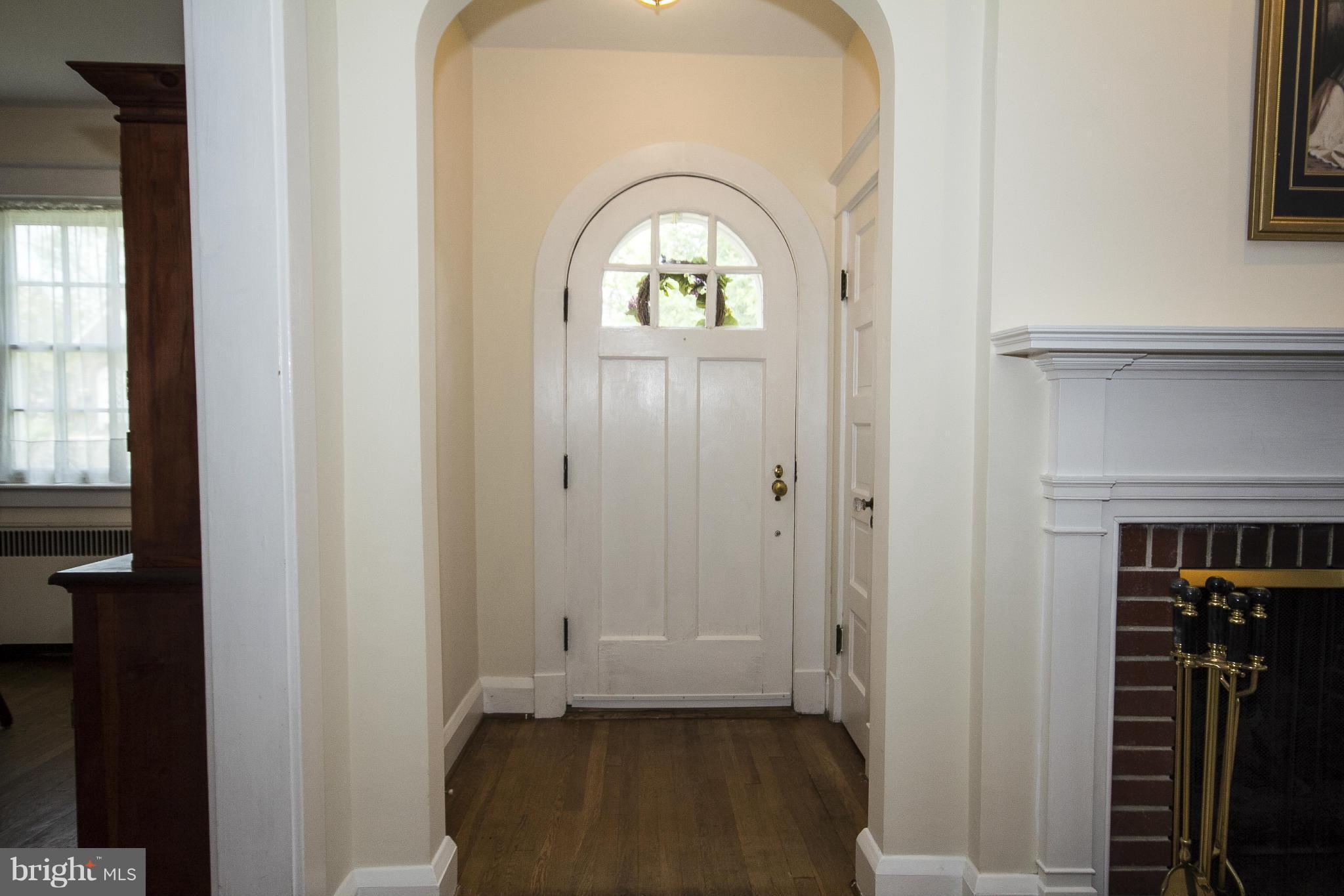 2817 Alden Road Baltimore, MD 21234 - Photo 2 of 30 foyer