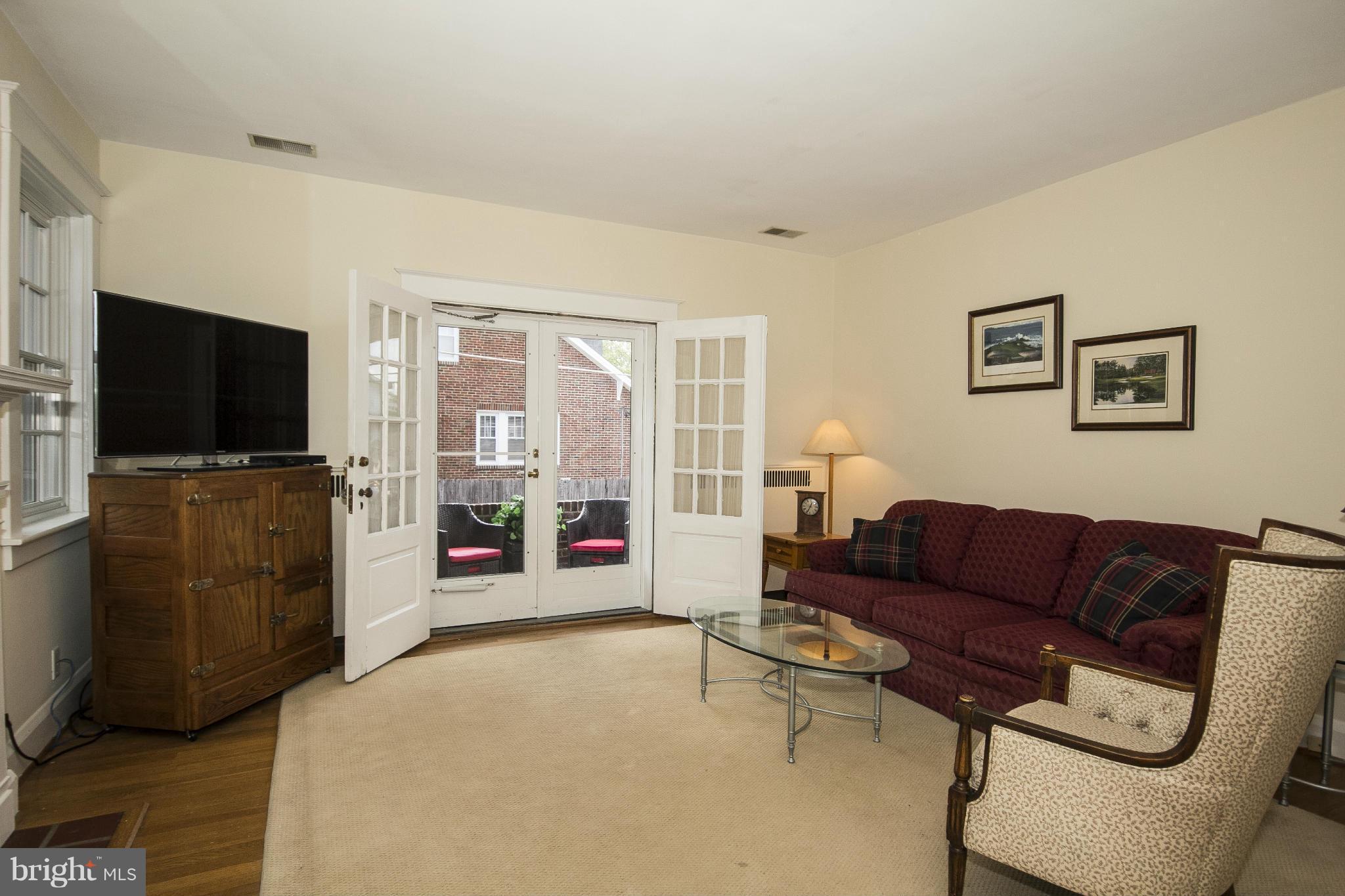 2817 Alden Road Baltimore, MD 21234 - Photo 4 of 30 Living Room