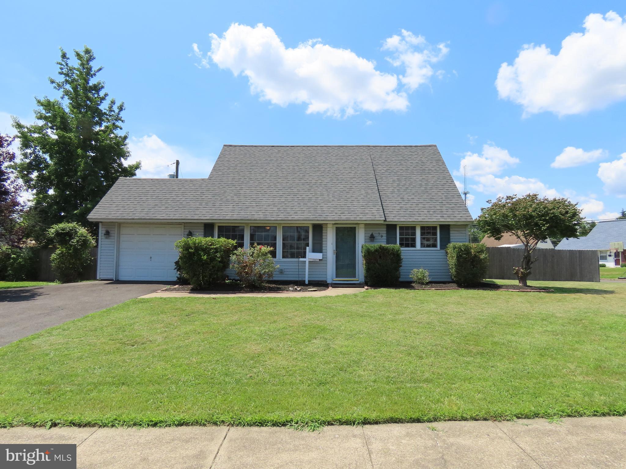 39 Plumtree Road Levittown, PA 19056 - Photo 1 of 16 Gallery Image 1