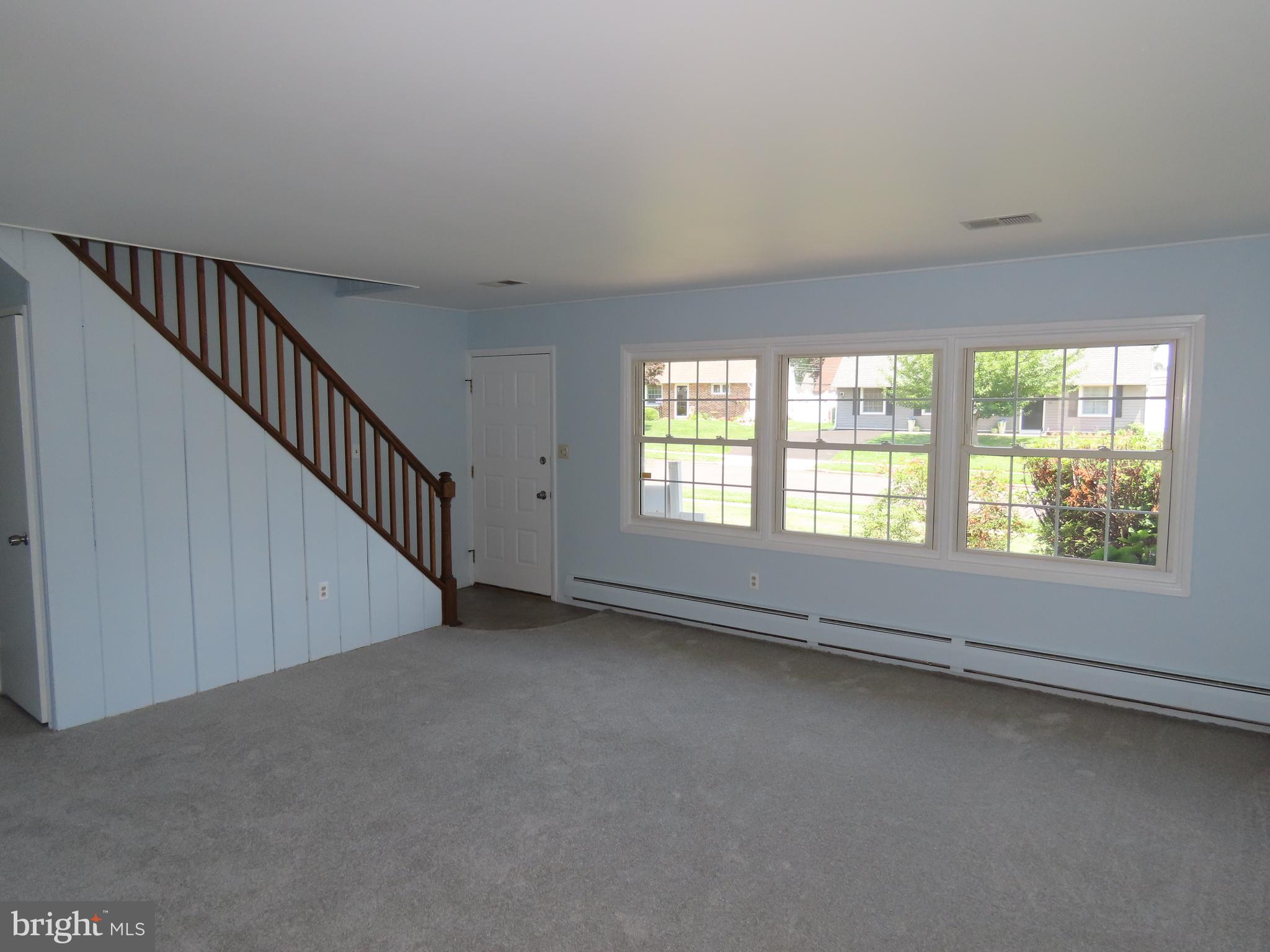 39 Plumtree Road Levittown, PA 19056 - Photo 3 of 16 Gallery Image 3