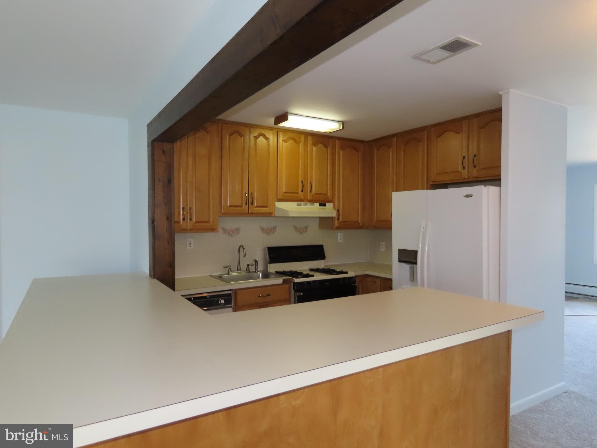 39 Plumtree Road Levittown, PA 19056 - Photo 4 of 16 Gallery Image 4
