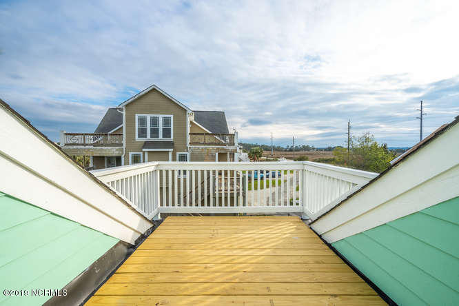 8435 River Road Wilmington, NC 28412 - Photo 28 of 33 8435 River Rd-small-028-30-Balcony-666x4