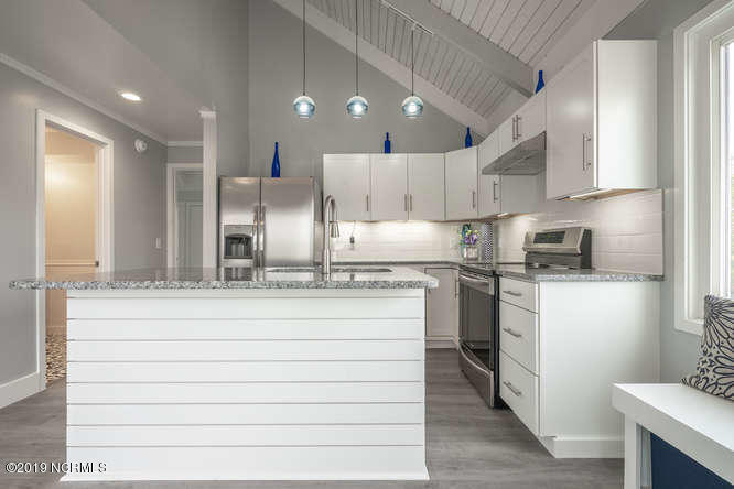8435 River Road Wilmington, NC 28412 - Photo 5 of 33 8435 River Rd-small-005-28-Kitchen-666x4