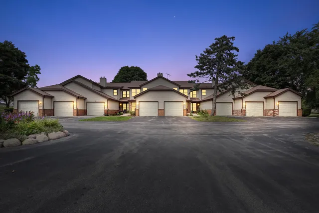 $279,900 | 8127 South Legend Drive, Unit D, Franklin, WI 53132