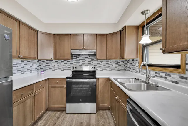 $279,900 | 8127 South Legend Drive, Unit D, Franklin, WI 53132