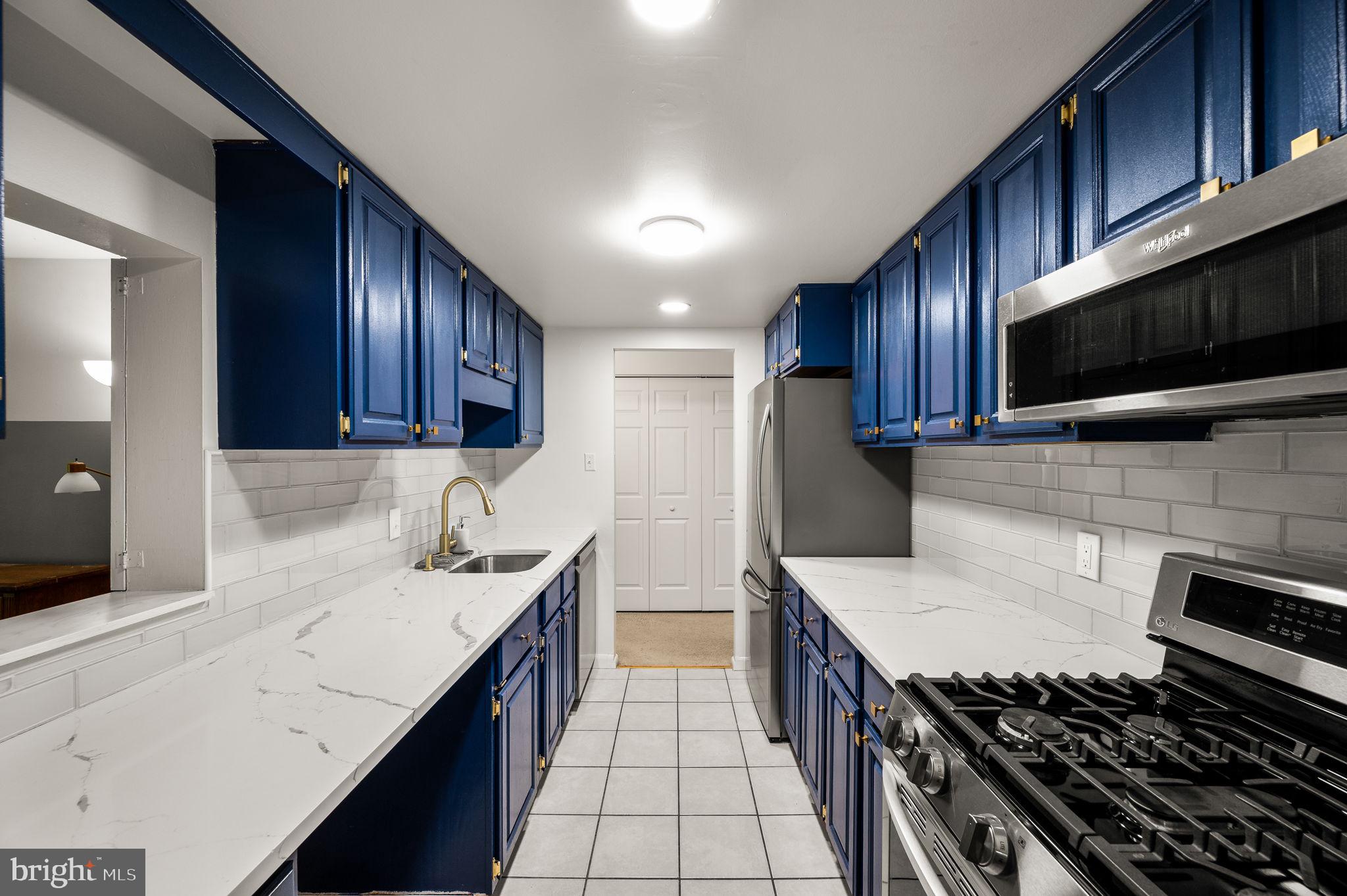 288 Drummers Lane, Unit 288 Wayne, PA 19087 - Photo 4 of 30 a kitchen with stainless steel appliances a sink stove and cabinets