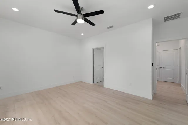 an empty room with fan and a ceiling fan
