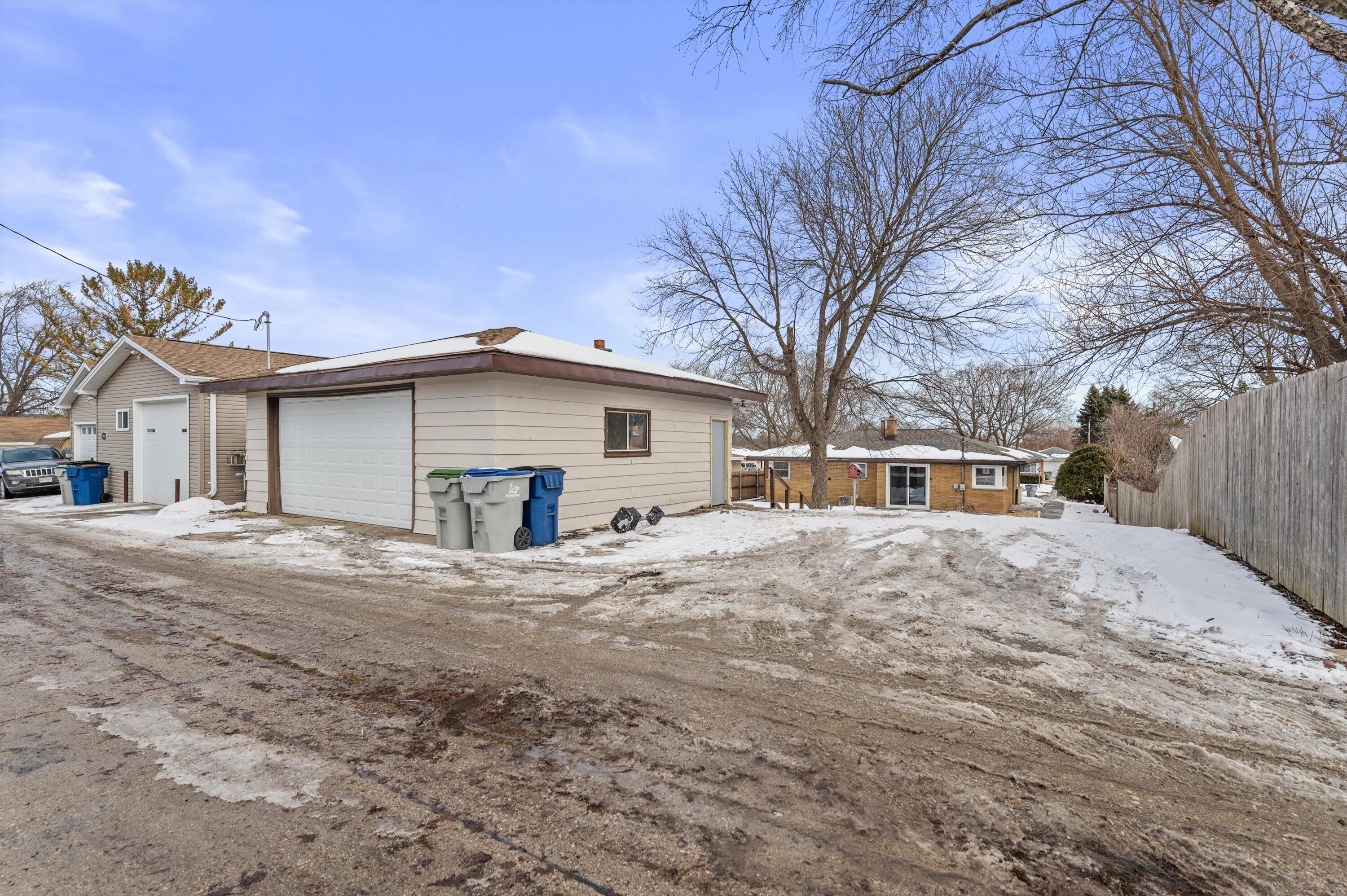 3323 South 91st Street Milwaukee, WI 53227 - Photo 19 of 19 22-DSC9436