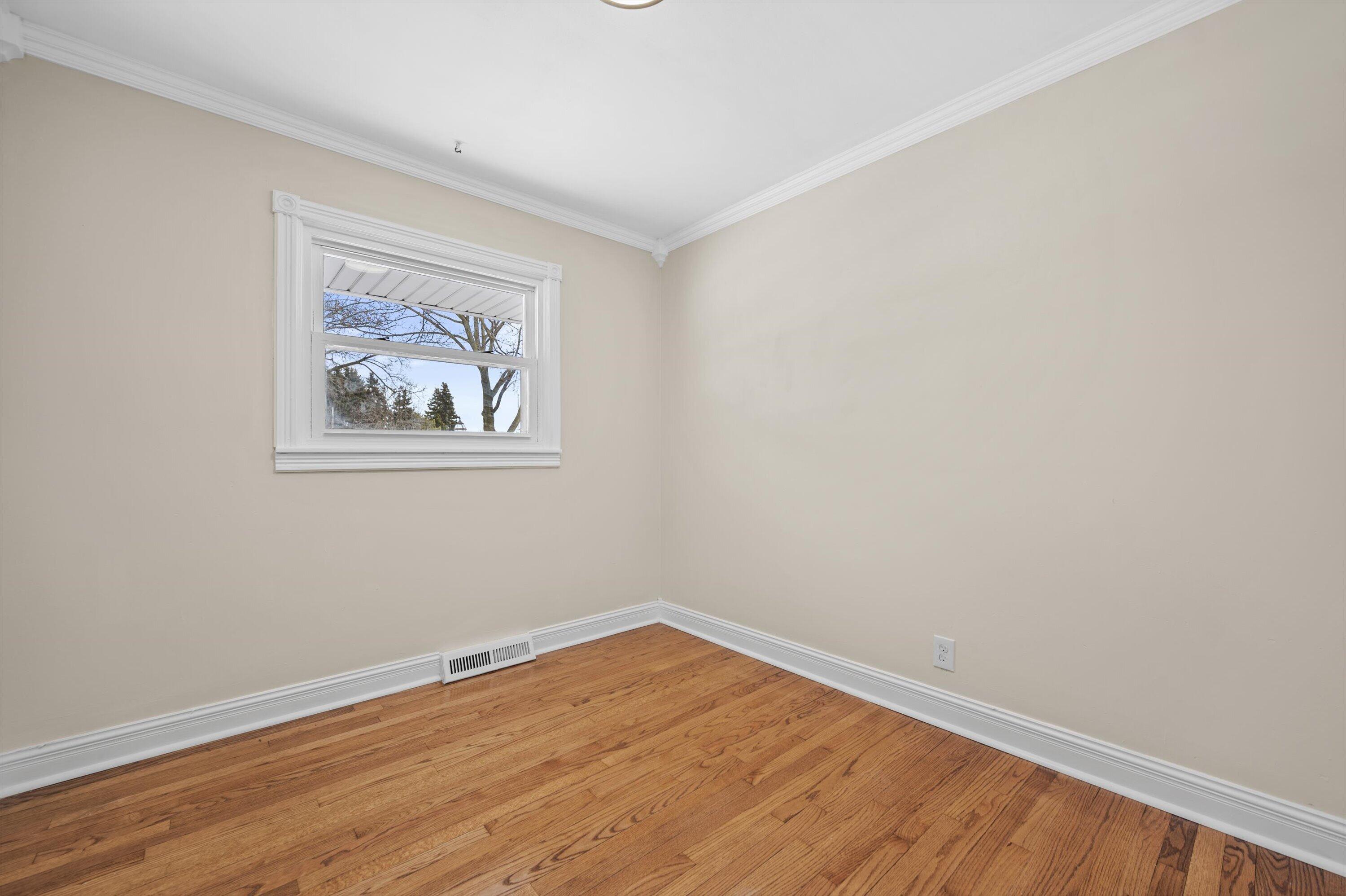 3323 South 91st Street Milwaukee, WI 53227 - Photo 10 of 19 12-DSC9394