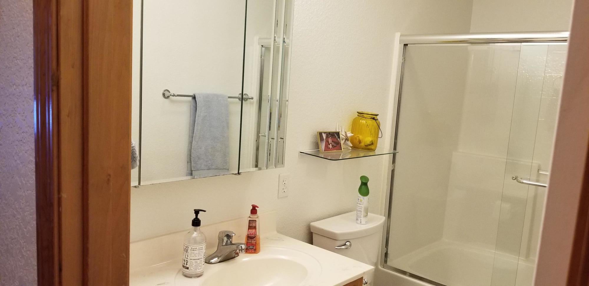 975 Waldo Road O'Brien, OR 97534 - Photo 13 of 27 SECOND BATHROOM WITH DOUBLE WIDE BATH TUB.