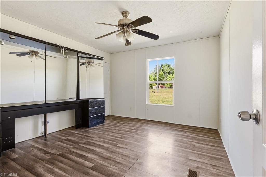 1621 Crawford Road Graham, NC 27253 - Photo 25 of 48