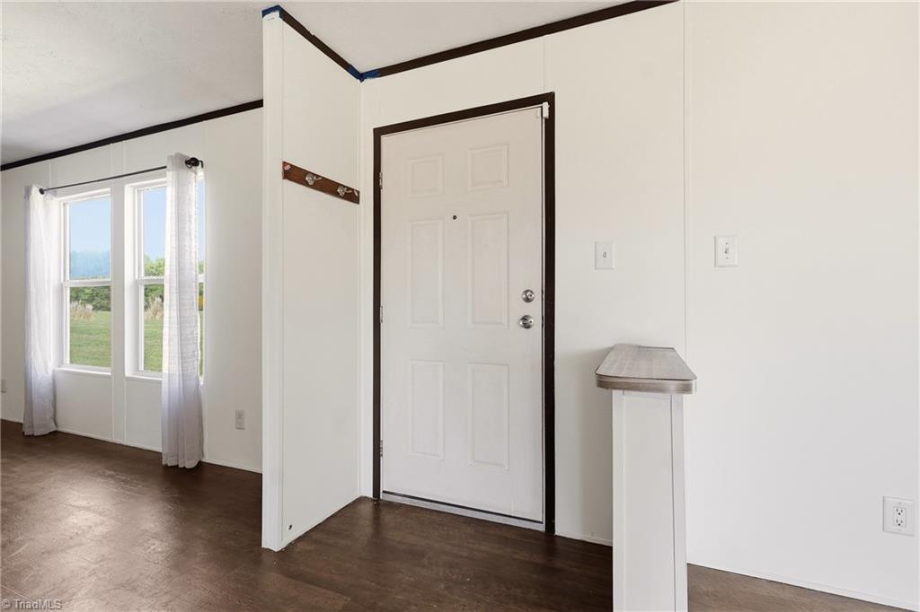 1621 Crawford Road Graham, NC 27253 - Photo 3 of 48