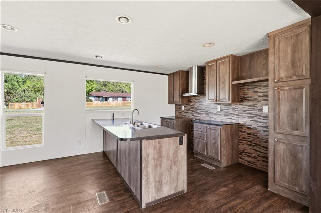 1621 Crawford Road Graham, NC 27253 - Photo 10 of 48