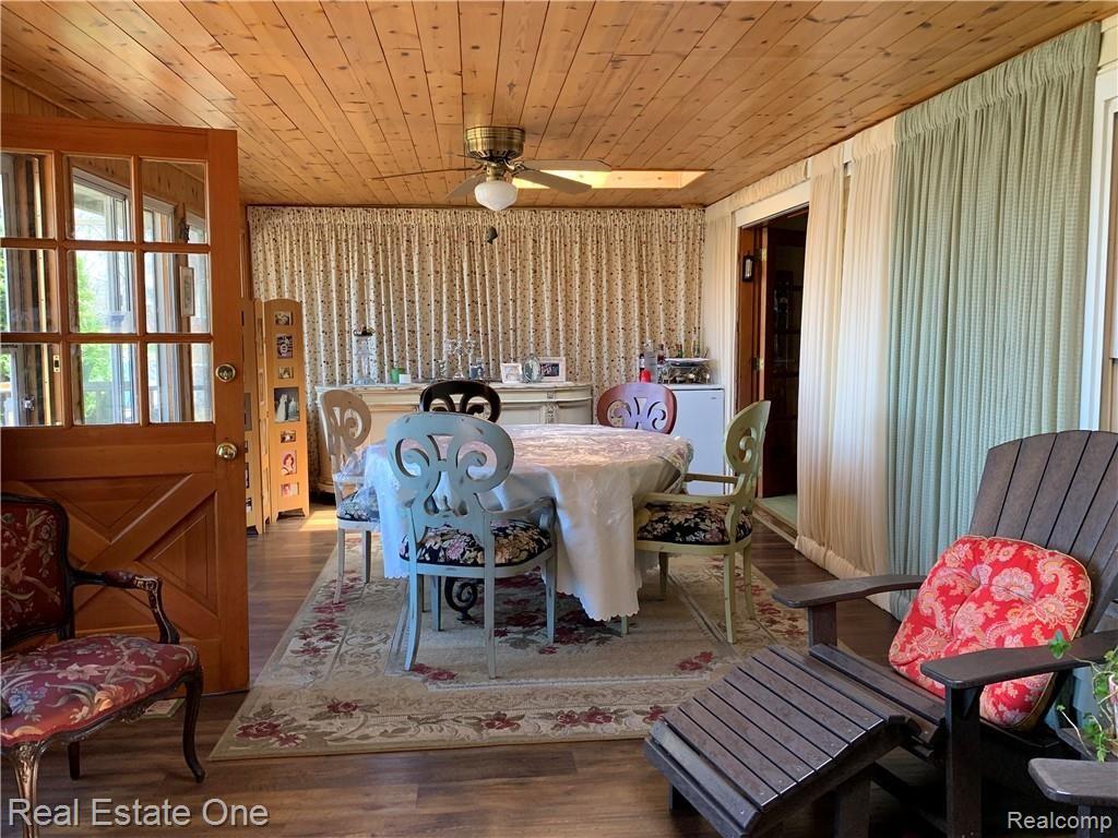 6970 Hatchery Road Waterford, MI 48327 - Photo 26 of 38 Sunroom/Diningroom
