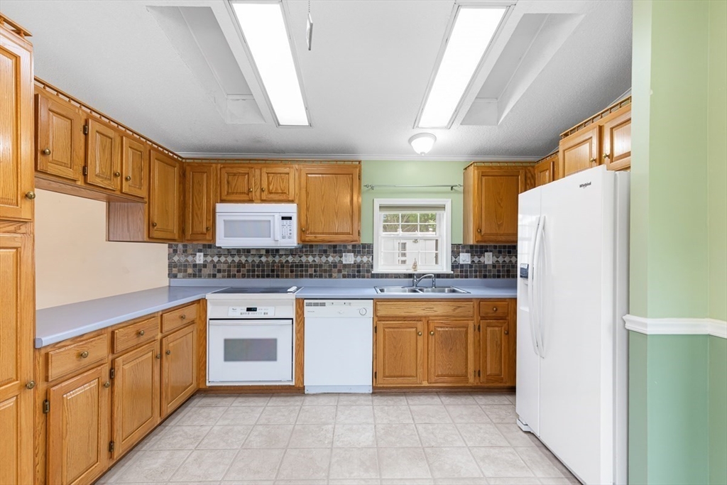 7 Robert Road Plainville, MA 02762 - Photo 17 of 38 Gallery Image 17