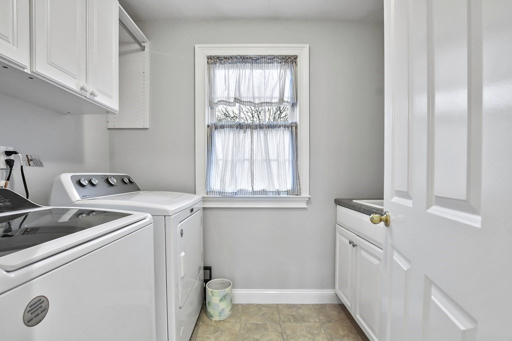40 Oheir Way Lowell, MA 01852 - Photo 33 of 42 a utility room with dryer and washer