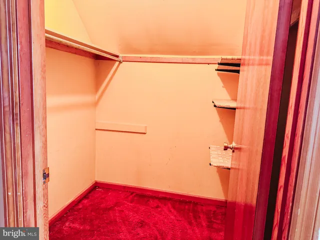 a view of walk in closet