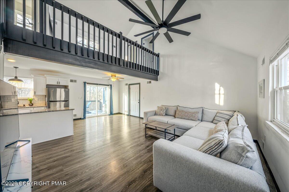 3260 Bluebird Drive Bushkill, PA 18324 - Photo 2 of 29 Living Room