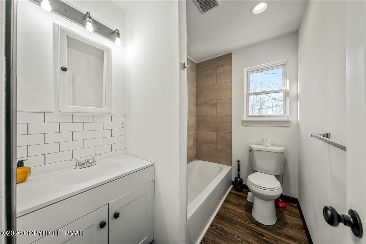 3260 Bluebird Drive Bushkill, PA 18324 - Photo 21 of 29 Full Bathroom